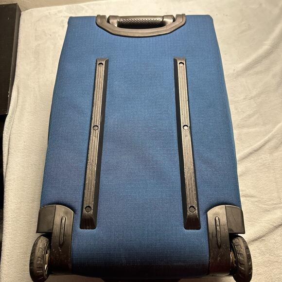 Patagonia Black Hole Wheeled Duffel Bag 70L Big Sur Blue Discontinued Gloss - Picture 6 of 16